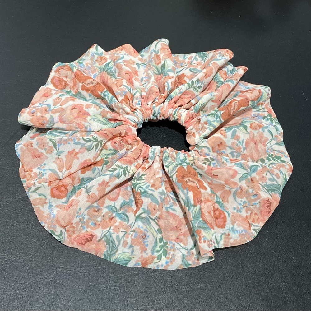 Chic Pink Floral-Patterned Scrunchie Hair Accessory - Picture 3 of 5